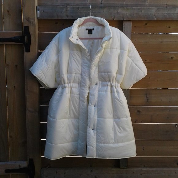 Cream puffer poncho - Picture 4 of 10